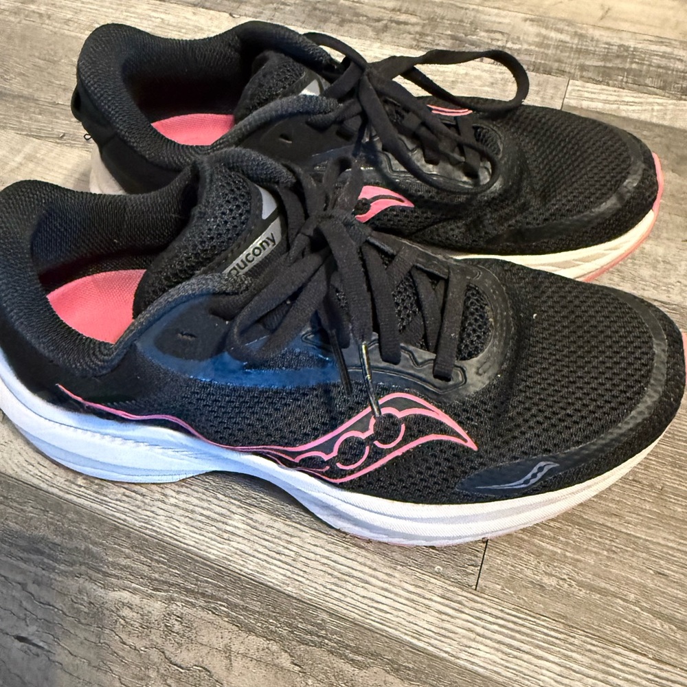 Saucony Women's running Shoes in Black and Pink